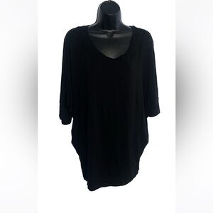 Women’s size large black T-shirt